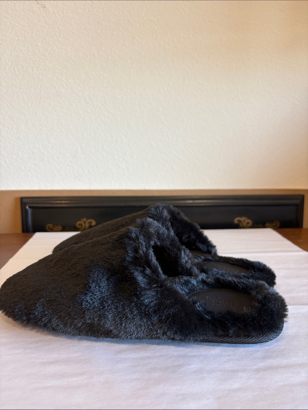 Black Faux Fur slippers with closed toe NWOT